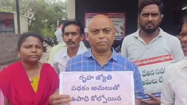 అసిఫాబాద్: జీవో 11 ప్రకారం విద్యుత్ ఉద్యోగాల వేతనాలు అమలు చేయాలని ఆసిఫాబాద్ లో సమ్మె