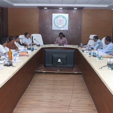 कलेक्टर श्री एस. जयवर्धन ने स्वास्थ्य विभाग की समीक्षा बैठक ली।
👉 DH, CHC, PHC सेवाएं, मातृ-शिशु स्वास्थ्य, HRP प्रबंधन,...