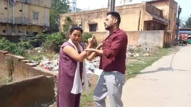 आदित्यपुर गम्हरिया: भाटिया बस्ती में स्ट्रीट डॉग्स को खाना खिलाना महिला को पड़ा भारी, सरेआम पीटा