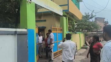एक बार फिर से विवादों में किड्जी विद्यालय,
फीस को लेकर अभिभावक और स्कूल प्रबंधक के बीच जमकर हुआ हंगामा
#annpurnnadevi #...