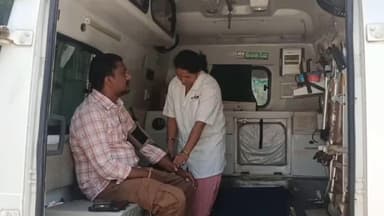 అసిఫాబాద్: జైనూర్ లో 108,102, అంబులెన్స్ లను తనిఖీ చేసిన 108 జిల్లా మేనేజర్