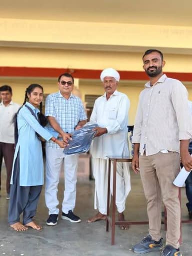 निःशुल्क स्कूल बैग पाकर खिले विद्यार्थियों के चेहरे
ओसियां के धुंधाड़ा में शिक्षा के लिए प्रेरणादायक पहल
विद्यार्थियों ...