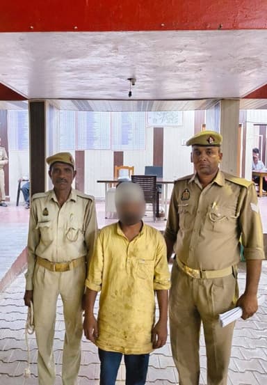 #SPLalitpur @IPSMdMustaque के निर्देशन में जनपद में अपराध एवं अपराधियों के विरुद्ध चलाए जा रहे अभियान के क्रम में कोतवाल...