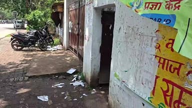 धनबाद शिक्षा का मंदिर में अजीबोगरीब मामला देखने को मिला है जहां एक प्रेमी ने प्रेमिका के प्रति अपनी पोस्टर के माध्यम से ...