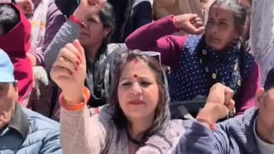 लोहाघाट: आंगनबाड़ी वर्कर्स ने सम्मानजनक मानदेय सहित विभिन्न मांगों को लेकर छठे दिन भी धरने पर बैठने का किया निर्णय