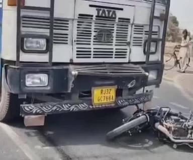 ललितपुर: मसोंरा के पास ट्रक ने बाइक सवार दो युवकों को रौंदा, एक की मौके पर मौत, दूसरा घायल, दिल दहलाने वाला वीडियो आया सामने