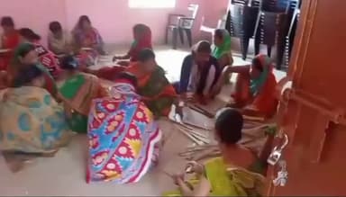ହିନ୍ଦୋଳ: ଟାଟା ଷ୍ଟିଲ ଫାଉଣ୍ଡେସନର ସହଯୋଗରେ ସଞ୍ଜପଡ଼ାର ମହିଳାଙ୍କୁ ସ୍ୱାବଲମ୍ବୀ କରିଛି ତାଳପତ୍ରରେ ପ୍ରସ୍ତୁତ ସାମଗ୍ରୀ