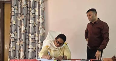 राजस्व प्रकरणों के बेहतर निराकरण हेतु कलेक्टर ने अनुविभागीय एवं तहसील कार्यालयों का किया निरीक्षण
- प्राथमिकता के साथ क...