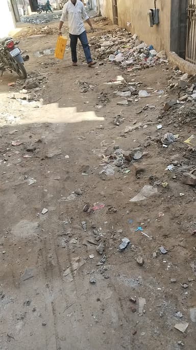 गुरूग्राम आईएमटी मानेसर सेक्टर 7 बिल्लू वाटिका के पीछे कुछ गलियाँ यहाँ कि उस बरसात में पानी भर जाता है और निकला नहीं जात