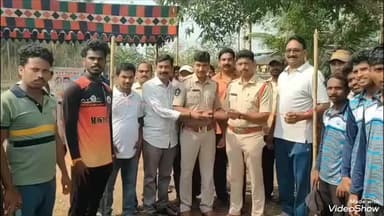 గజపతినగరం: మరుపల్లిలో క్రికెట్ టోర్నమెంటును ప్రారంభించిన గజపతినగరం ఎస్ఐ కిరణ్ కుమార్ నాయుడు, బొండపల్లి ఎస్ ఐ మహేష్ లు