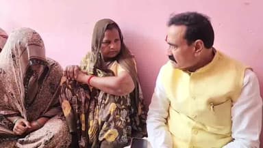 Datia : भाजपा समर्पित सांसद कल्लू कुशवाहा के घर सुख संवेदना करने पहुंचे पूर्व गृहमंत्री नरोत्तम मिश्रा #viralpost2025 #...