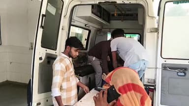 डूंगरपुर: खलील गांव में दर्दनाक हादसा: बाइक के टायर में साड़ी फंसने से महिला की मौत, पति के साथ लौटते समय हुआ हादसा