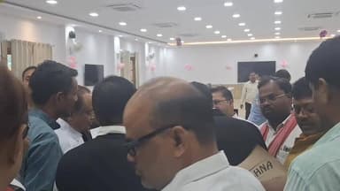 प्रयागराज जिलाधिकारी मनीष कुमार वर्मा नें की जनसुनवाई।
#DMPrayagraj
