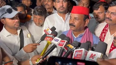 कौशांबी: किरण पाल मौत मामला: सपा प्रदेश अध्यक्ष श्यामलाल पाल पहुंचे, परिजनों को दी आर्थिक मदद।।
#kaushambinews #samajwad...