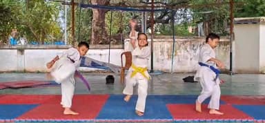 “नन्हे योद्धा, मजबूत इरादे — बांका के बच्चे कराटे से सीख रहे कर्तव्य और अनुशासन”
#बांका
#बिहार
#कराटे
#आत्मरक्षा
#अनुशा...