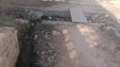 gram benipura panchayaton per ke pass ki pudiya benipura School jaane ke liye rasta