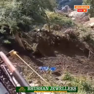 शिमला के मिनी कुफ़्ताधार में कुदरत का कहर! भारी भूस्खलन के कारण कई बहुमंजिला इमारतें खतरे की जद में। #Shimla #HimachalPr...