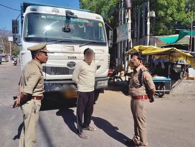 अवैध खनन, ओवरलोडिंग वाहनों तथा अवैध परिवहन आदि के विरुद्ध जनपद में चलाये जा रहे विशेष अभियान के क्रम में @AddiSpLtp @kal...