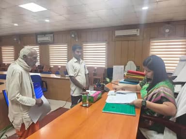 शिवहर: डीएम के जनता दरबार में सुनी गईं 22 लोगों की समस्याएँ, किया गया समाधान