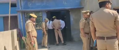 #कुशीनगर
- अज्ञात हमलावरों ने मां - बेटी पर किया एसिड अटैक
- दोनों की हालत गंभीर, रामकोला अस्पताल से इलाज के बाद गोरखपु...