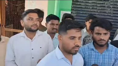 #बदायूं
बदायूं ब्रेकिंग
बदायूं में 6 साल बच्ची के साथ हुए दुष्कर्म का मामला।
गुस्साए परिजनों ने बदायूं बिजनौर हाईव...