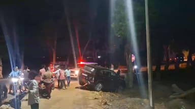 कोंडागांव: कोंडागांव पलारी बायपास रोड पर भीषण सड़क हादसे में ट्रक की टक्कर से कार सवार एक ही परिवार के 5 लोग घायल