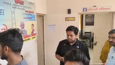 महिलाओं का हंगामा: दरवाजों पर मारी लात, अधिकारी की कुर्सी बनी निशाना
#BreakingNews #Mathuranews #goverdhan #police #dvv...