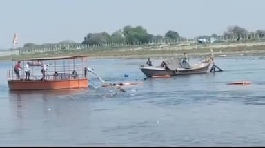 वृंदावन में बड़ा हादसा, यमुना में पलटी श्रद्धालुओं से भरी नाव । #वृंदावन #मथूरा #उतरपरदेश #केशीघाट