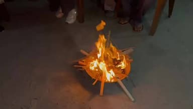 ਫਾਜ਼ਿਲਕਾ: ਆਦਰਸ਼ ਨਗਰ ਵਿਖੇ ਗਰਮੀਆਂ ਦੇ ਵਿੱਚ ਵੀ ਅੱਗ ਬਾਲਣ ਲਈ ਮਜਬੂਰ ਲੋਕ