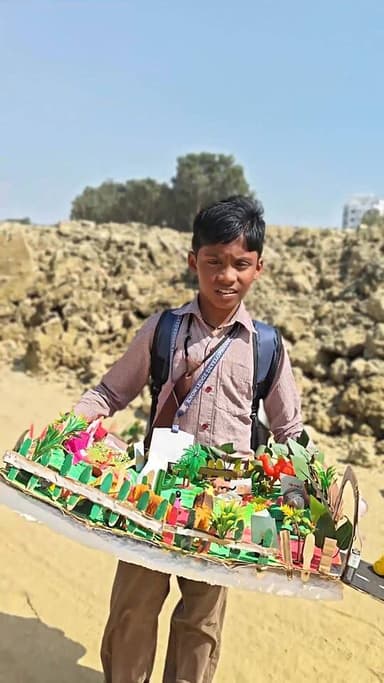 हुनर सड़कों पर नहीं, संघर्षों के बीच पनपता है...
बेनीपट्टी के इस छोटे से बच्चे के पास भले ही चमकते हुए जूते न हों, लेकिन...