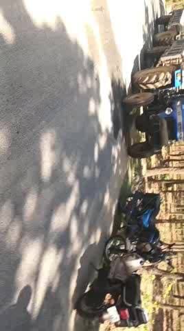 गिरिडीह का पूर्वी छेत्र फूलची पंचायत का जशपुर रोड मे दिन दहाड़े बराकर का बालू की तस्करी की जा रही मीडया ने किया रोड जाम