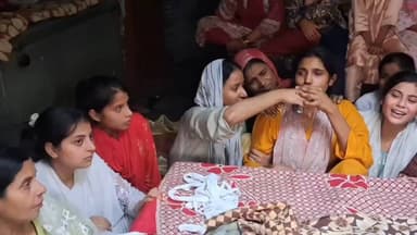 चंदौसी: चंदौसी के बारिश नगर में अचानक लेटर गिरने से हुआ दर्दनाक हादसा, एक की मौत और दो घायल, मची चीख-पुकार