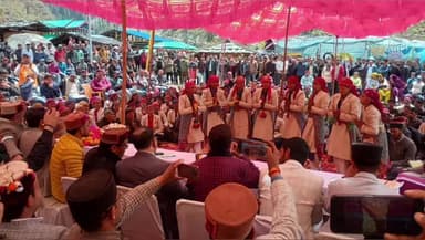 मोरी: डीएम प्रशांत आर्य ने गंगाड़ गांव में बहुउद्देशीय शिविर लगाकर ग्रामीणों की समस्याएं सुनीं और उनका निराकरण किया