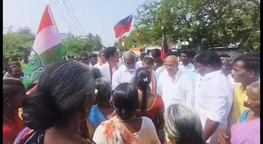 திருவள்ளூர்: பொன்னேரி காங்கிரஸ் வேட்பாளர் துரை சார்ந்தவர்சேகர் வாக்கு சேகரிப்பில் ஈடுபட்டார்.