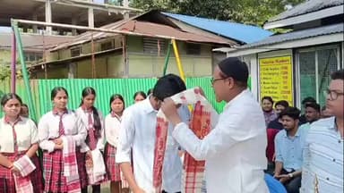 লক্ষীপুৰ: লক্ষীপুৰত গোৱালপাৰা জিলাৰ ভিতৰত সৰ্বোচ্চ নম্বৰ লাভ কৰি উজলি উঠা ফাৰহান তানবীৰ মণ্ডলক সম্বৰ্ধনা