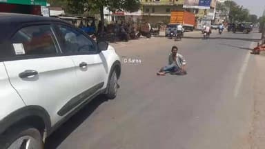 सतना सर्किट हाउस शराब दुकान के सामने शराबी का हंगामा, बीच सड़क पर लेटा।
#chitrakootexpress #vairalvideo #सतना #amarpatan...