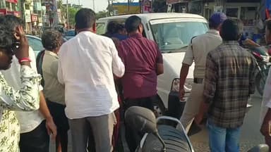 జంగారెడ్డిగూడెం మసీదు సెంటర్ వద్ద రాంగ్ రూట్ లో ద్విచక్ర వాహనాన్ని ఢీకొట్టడంతో ఒకరికి తీవ్ర గాయాలు