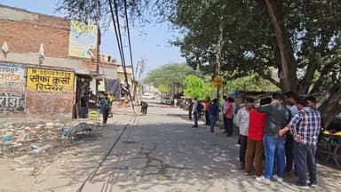 महिंद्रा पिकअप से गिरा बिजली का पोल,
मौके पर पुलिस तैनात – बड़ा हादसा...
#lakshayaindianews
#secter55
#gounchhi
#sat...