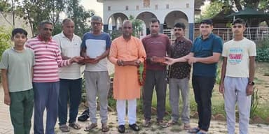 एक छोटी पहल, हजारों पक्षियों की जिंदगी बचाने का संकल्प” कुलदीप शास्त्री
बाढ़डा:-
अभियान चलाया। कुलदीप शास्त्री ने गां...