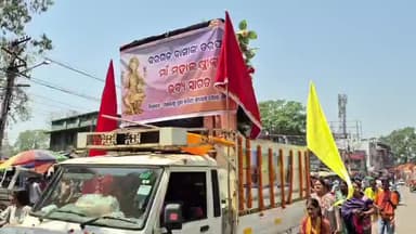 ବରଗଡ: ଅଲେଖ୍ୟା ମନ୍ଦିରରୁ ମାଁ ଲକ୍ଷ୍ମୀଙ୍କ ମନ୍ଦିର ପର୍ଯ୍ୟନ୍ତ ମାଁ ଲକ୍ଷ୍ମୀଙ୍କ ନୂତନ ଅଷ୍ଟଧାତୁ ବିଗ୍ରହକୁ ସ୍ଵାଗତ ସହିତ ଶୋଭାଯାତ୍ରା ଅନୁଷ୍ଠିତ