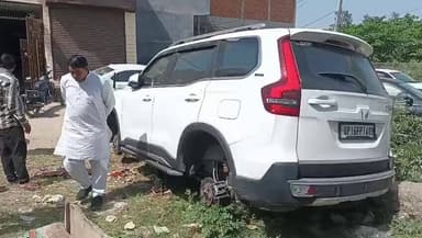 नई गाड़ी, चोरों की पहली पसंद!
#ग्रेटर_नोएडा में चोरों का हाईटेक कारनामा—18 दिन पहले खरीदी स्कॉर्पियो को बनाया निशाना। C...