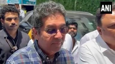 #मुंबई: महान गायिका Asha Bhosle के बेटे आनंद भोसले ने कहा, "मेरी मां का आज निधन हो गया। लोग कल सुबह 11 बजे