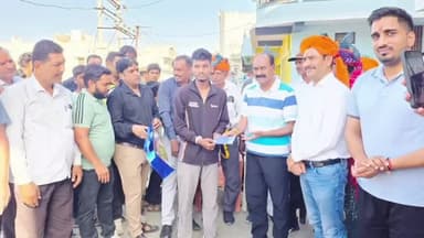 भीम: भीम विधायक हरि सिंह रावत ने बरार गांव में आयोजित मैराथन दौड़ प्रतियोगिता का हरी झंडी दिखाकर शुभारंभ किया