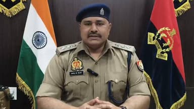 #BastiPolice थाना वाल्टरगंज पुलिस व स्वाट टीम/ सर्विलांस टीम बस्ती की संयुक्त कार्यवाही में लड़की पर ज्वलनशील पदार्थ फें...