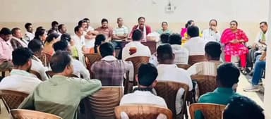 दंतेवाड़ा: दंतेवाड़ा में कांग्रेस की बैठक, 15 अप्रैल तक बूथ और पंचायत कमेटी गठन का लक्ष्य