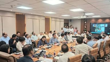 *जनपद में औद्योगिक शांति एवं सौहार्दपूर्ण वातावरण बनाए रखने के उद्देश्य नोएडा विकास प्राधिकरण सेक्टर-06 नोएडा में सेवायो...