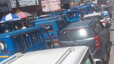 वीकेंड पर ऋषिकेश में ट्रैफिक की खुली पोल चारों तरफ देखने को मिला ट्रैफिक ही ट्रैफिक।
और हैरानी की बात ट्रैफिक हटाने के ल...