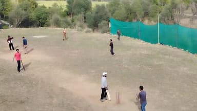 फाइनल मैच -गंगला टीम ने मंजीर टीम को हराया ..
क्रिकेट ग्राउंड मंजीर
#viralvideo #cricket #match