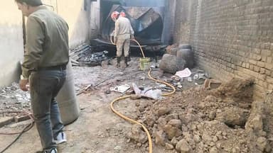 मंडोली प्लांट में भीषण आग चारों ओर धुएं की चादर