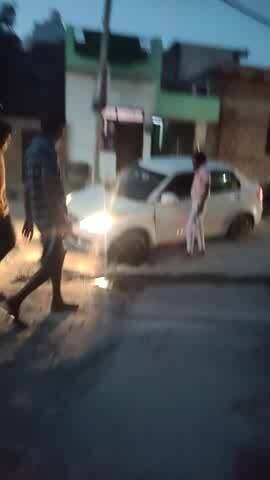 हथीन वार्ड नo 09 हरिजन चौपाल के पास जन स्वास्थ्य विभाग की तरफ से खोदा गया खड्डा आज तक नहीं भरा गया